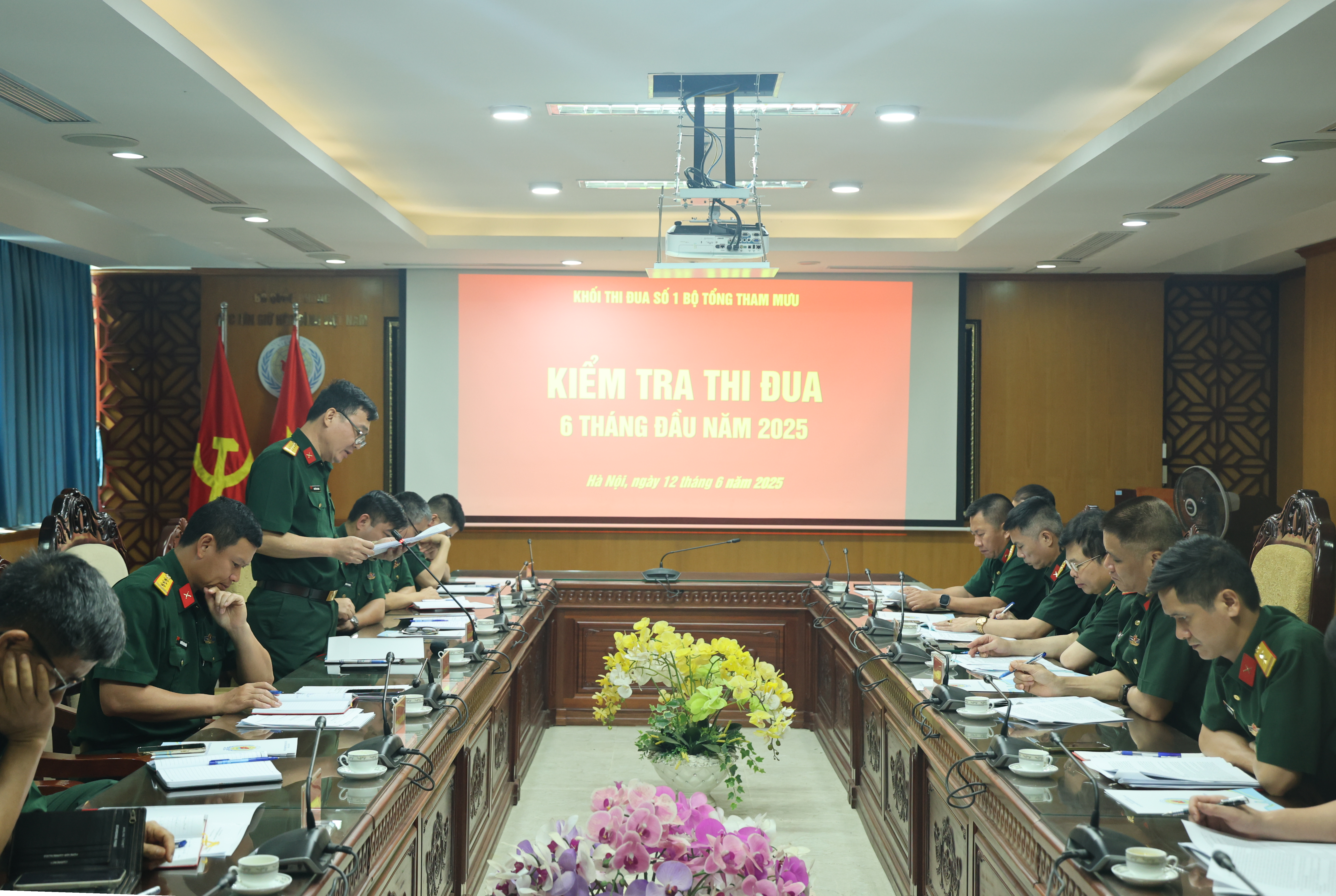 Khối thi đua số 1 Bộ Tổng Tham mưu kiểm tra công tác thi đua 6 tháng đầu năm 2025 tại Cục Gìn giữ hòa bình Việt Nam
